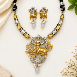 PremiumTraditional Deer Pendant Necklace Set with Matching Earrings